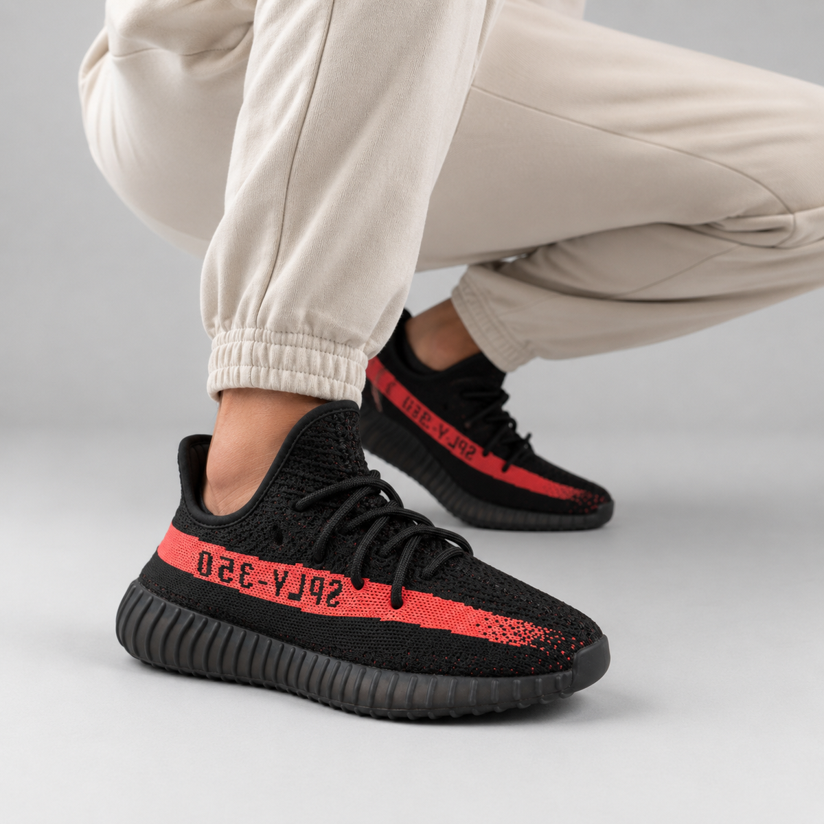 Yeezy Boost 350 V2 Black Red Stripe – Sneakers Unisex