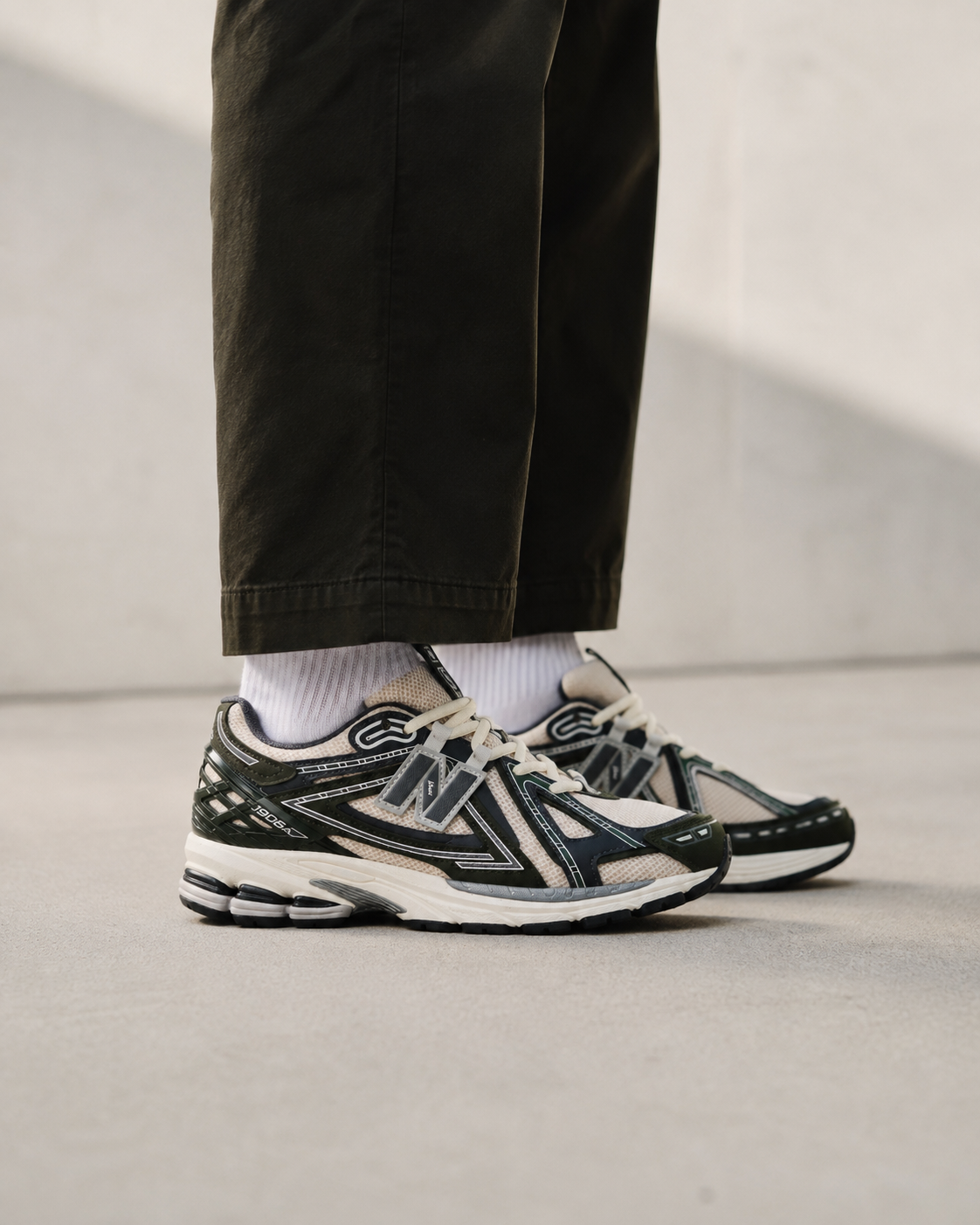 NB 1906A Olive Cream – Sneakers Premium Verde Închis / Crem