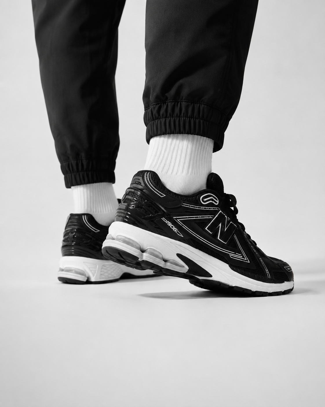 NB 1906 Black & White – Sneakers Premium Negru / Alb